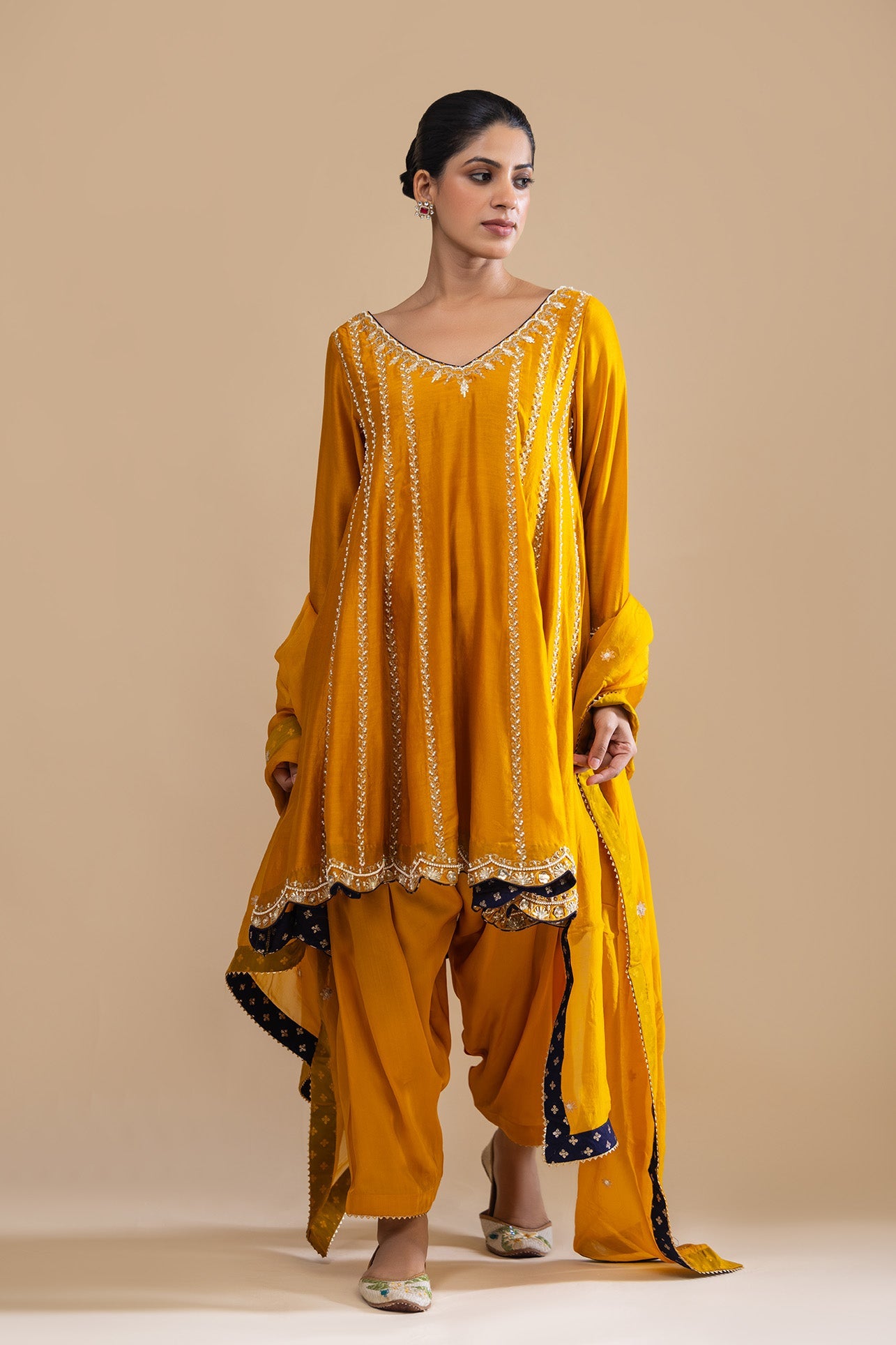 Sunehri Adaa Anarkali Ensemble