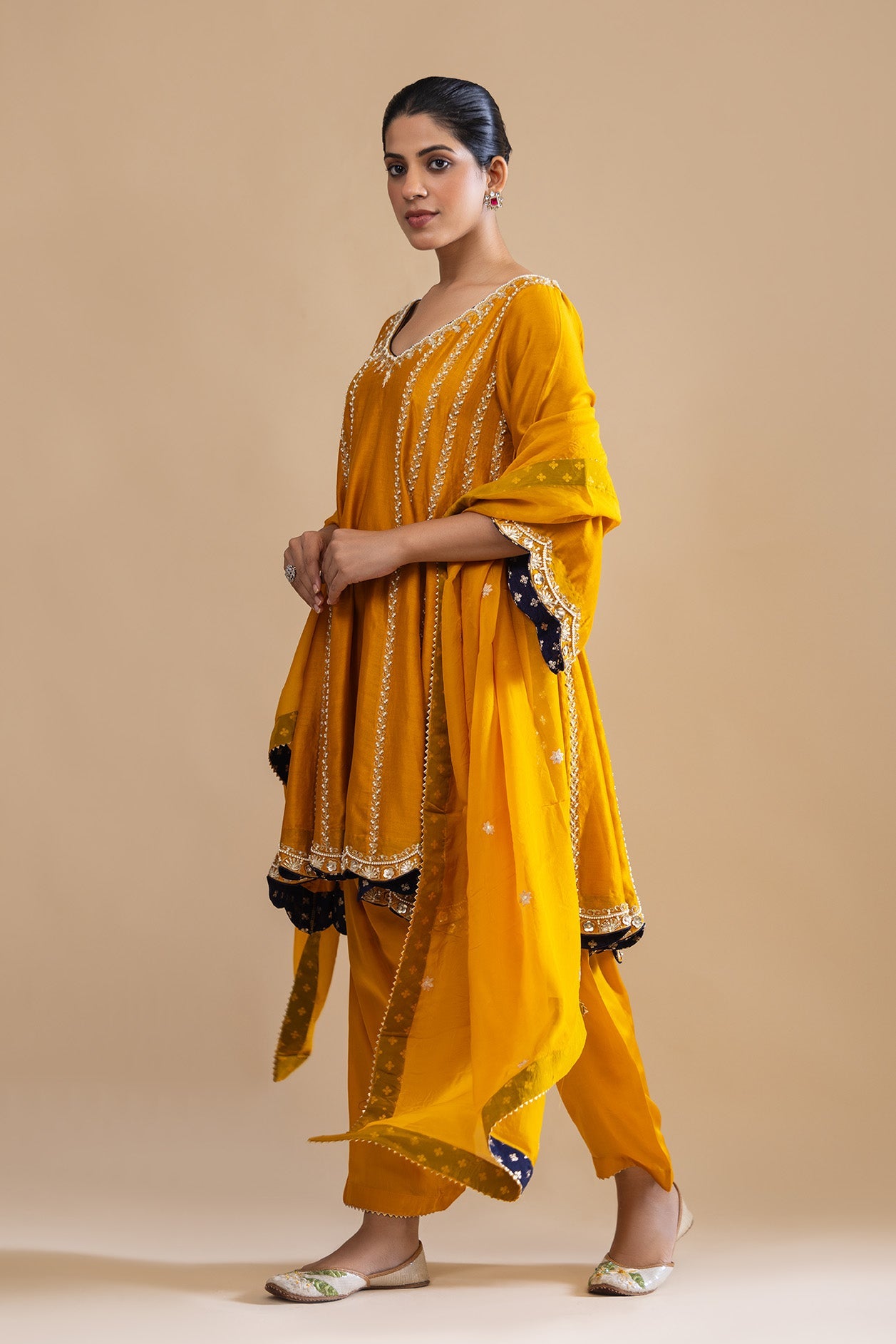 Sunehri Adaa Anarkali Ensemble