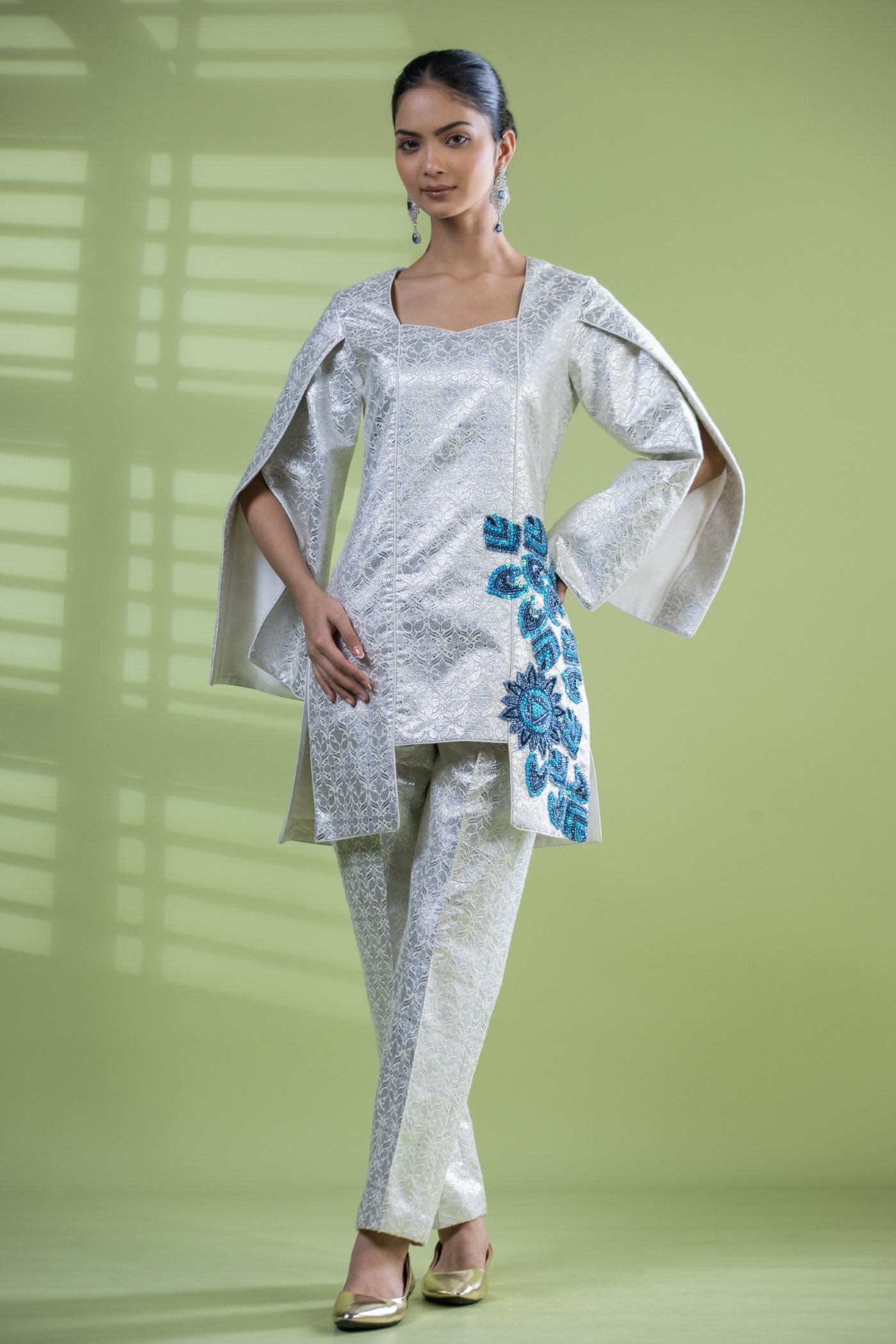 Silver brocade co-ord set with zarkan