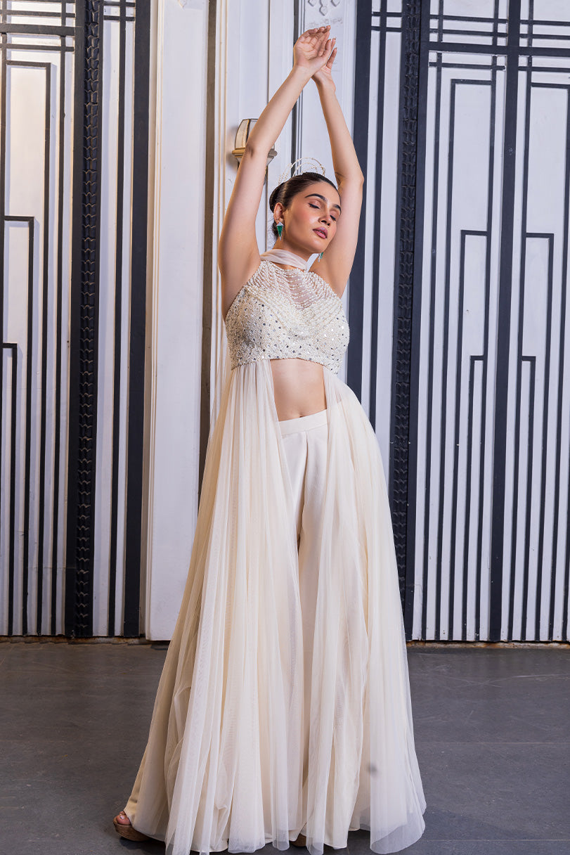 Daisy Shah in Ivory Grace